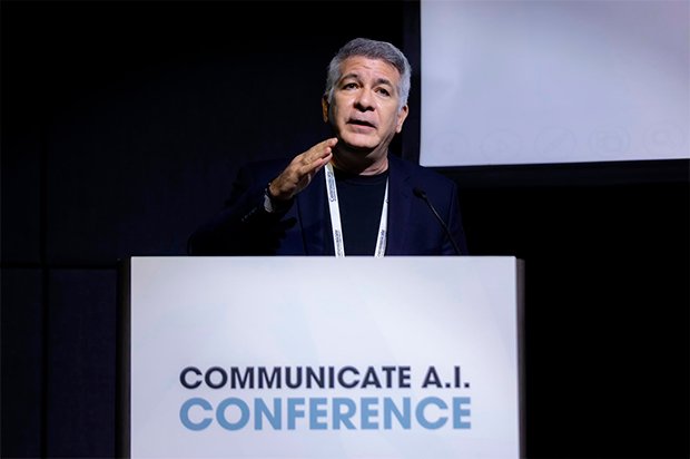 مؤتمر كومينيكيت للذكاء الاصطناعي 2026 يسلّط الضوء على ما يحدث عندما يصبح الجميع قادرًا على الإبداع